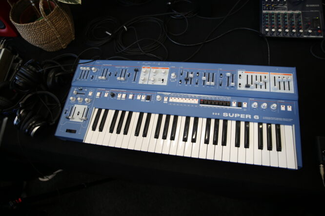 udo-super-6-hybrid-synth-vs-jupiter-6-16-user-wavetables-sequencer-archiv-synthesizer