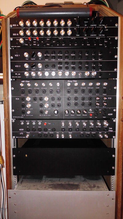 Eigenbau Synthesizer.JPG