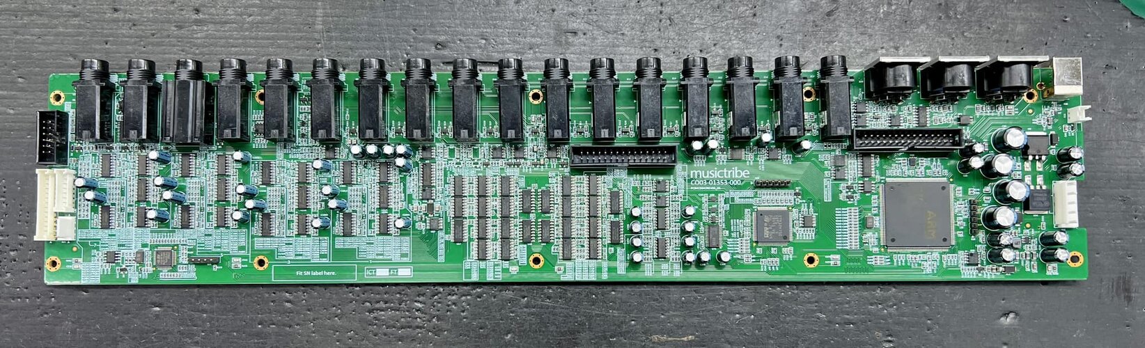 behringer-wave-synthesizer-pcb.jpg