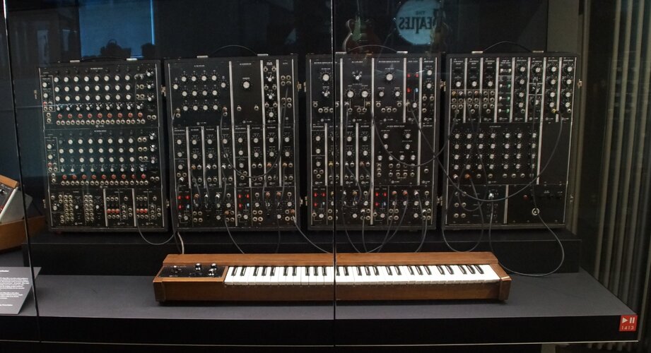 schoener moog.jpg